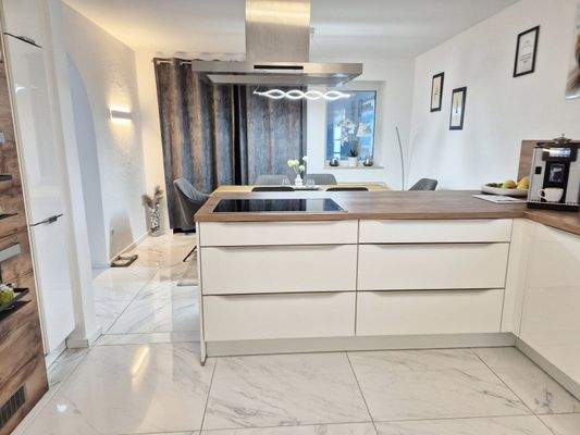 Küche mit Einbauküche EG