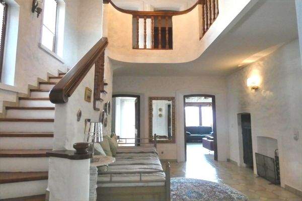 großzügige  Diele mit Galerie