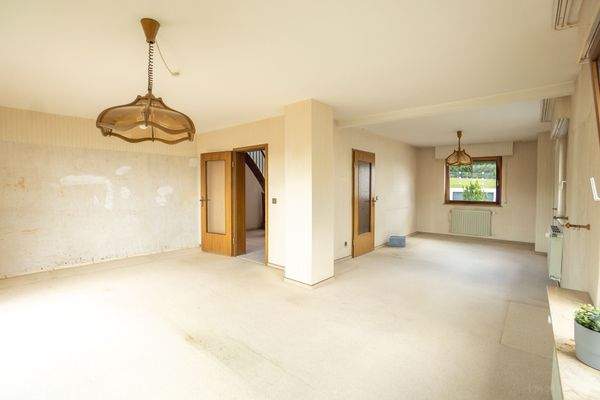 Wohnzimmer mit Büro