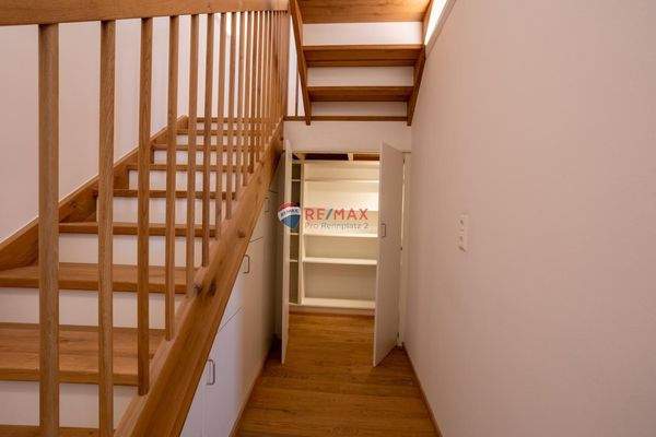 Stauram unter der Stiege