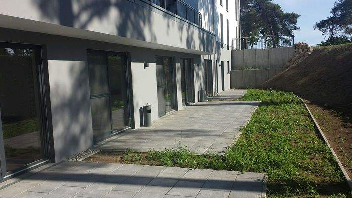 Terrasse vor den Freizeit-Wellnessräumen.jpg