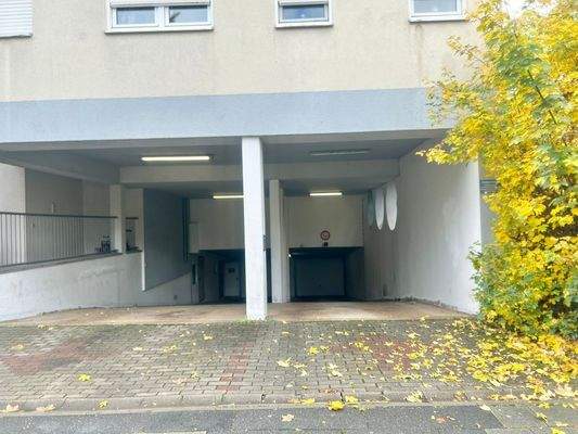 Tiefgarageneinfahrt