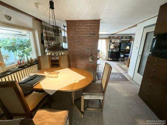 Essecke zwischen Küche und Wohnzimmer