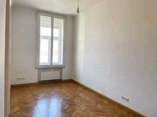 Zimmer klein straßenseitig