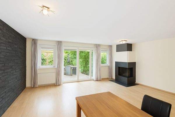 Wohn- Essbereich mit Kamin