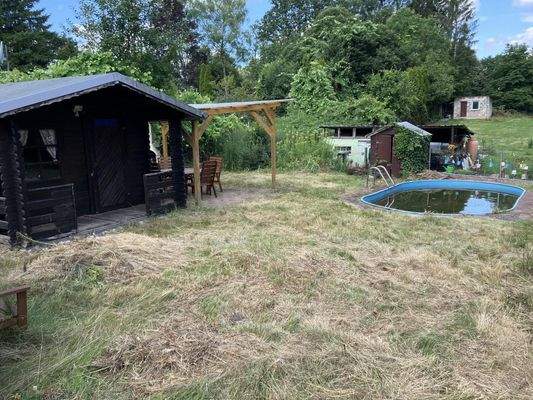 Eigener Garten mit Pool und Gartenhaus