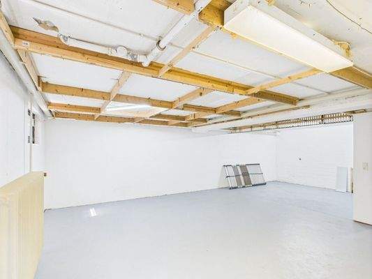 großer Hobbyraum im UG