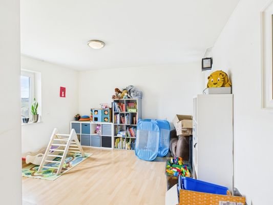 Spielzimmer EG / Schlafzimmer eig. Bad