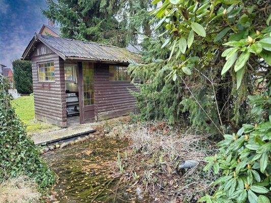 Gartenhaus mit Teich