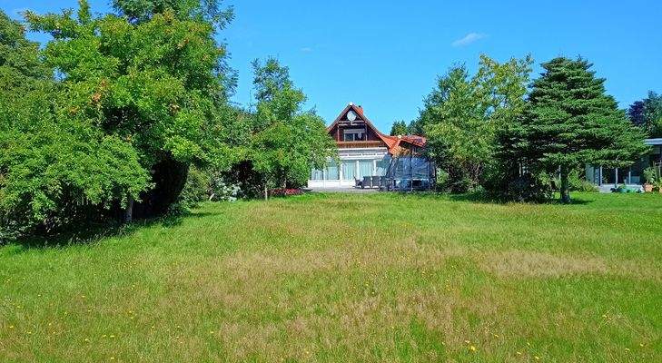 Blick zum vorderen Grundstück