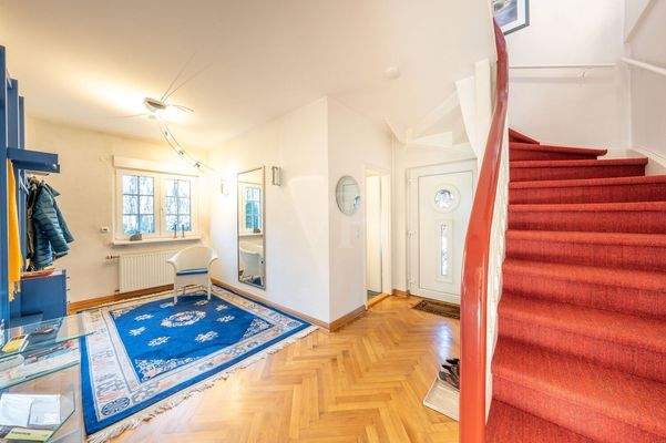 großzügiger Eingangsbereich