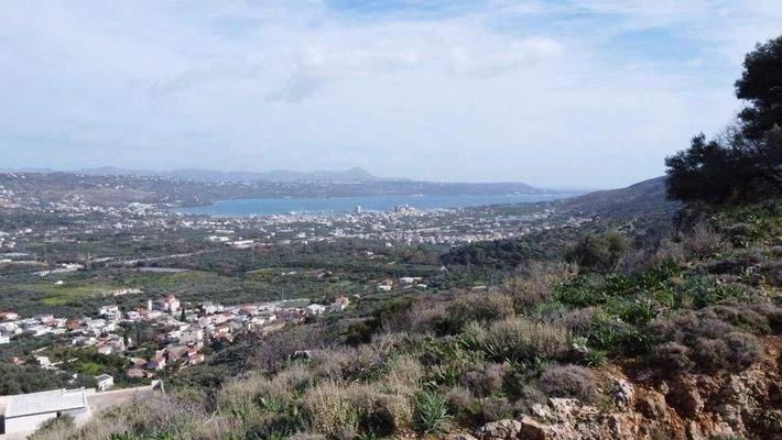 Kreta, Malaxa: Grundstück mit Blick auf Meer und Stadt zu verkaufen