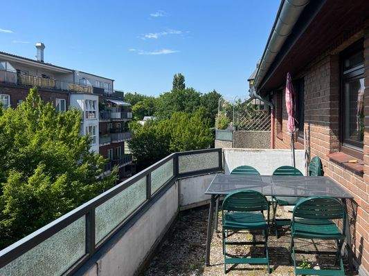 Sonniger West-Balkon