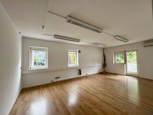 Büro 3 mit Blick Stadtpark Festung Zugang Balkon