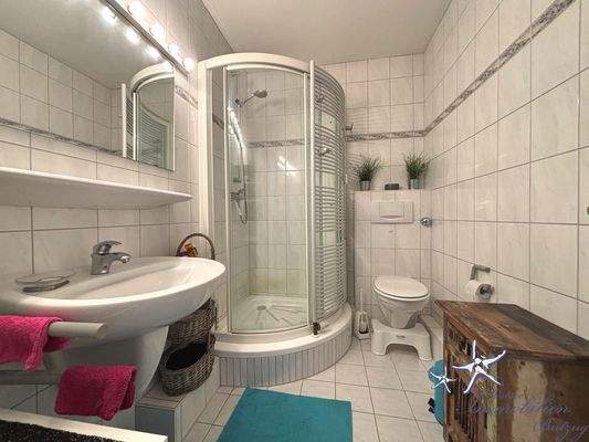 Badezimmer mit Dusche