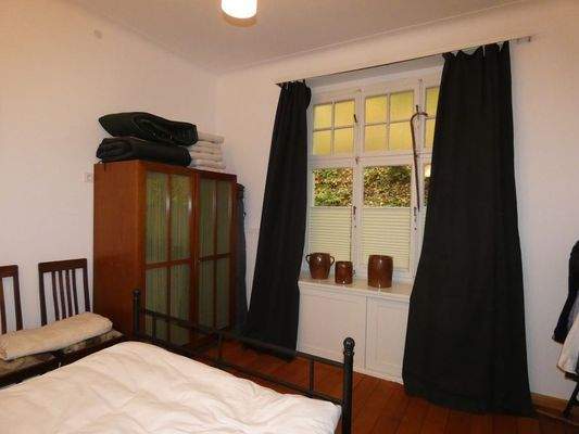 Schlafzimmer 1