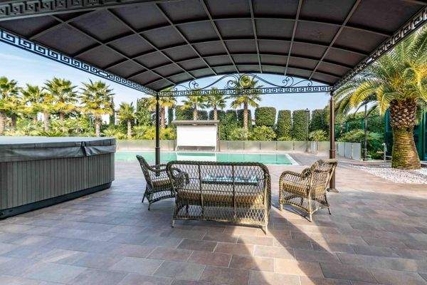 Luxusvilla-am-gardasee-kaufe_villa-am-gardasee-kaufen-haus-am-gardasee-kaufen_exklusive-Villa-am-gardasee_luxus-villa_luxusvilla-am-gardasee_villa-mit-panorama_villa-in-desenzano_comprare-villa-lago-di-garda_vendere-villa-lago-del-garda_Villa-di-lusso_Lag