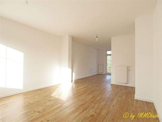 Wohnbereich mit Blick in die Küche