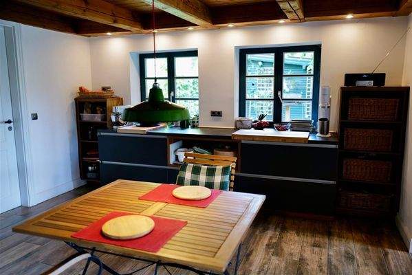 Essbereich/Küche mit angrenzendem HWR