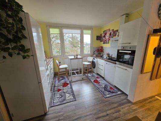 Küchenbereich mit Einbauküche