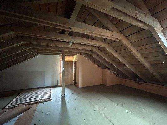 Dachgeschoss ausbaufähig mit Balkon