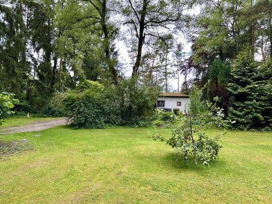 Vorderansicht und Zufahrt