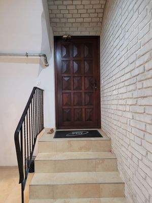 Hauptein- und -Ausgang.jpg