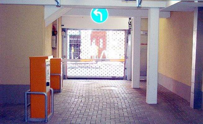 Ausfahrt in die Mönchelsstr.