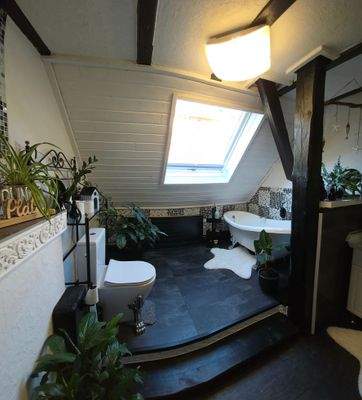 Badezimmer im Dachgeschoss 