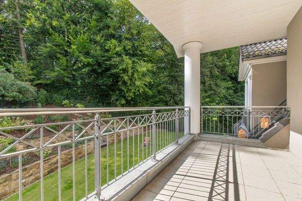 Ruhiger Balkon für entspannte Stunden im Freien