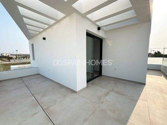 3-Bedroom Houses with Swimming Pools in Dolores Alicante