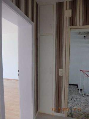 kleiner Einbauschrank mit Hochschrank