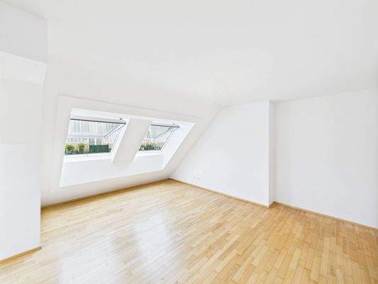 CAM01062G0-PR0225-STILL004