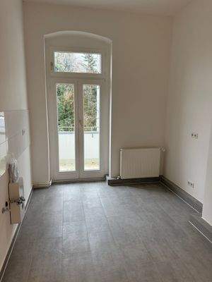 Küche mit Balkonzugang