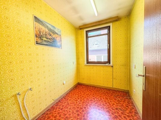 halbes Zimmer (2. Küche) DG