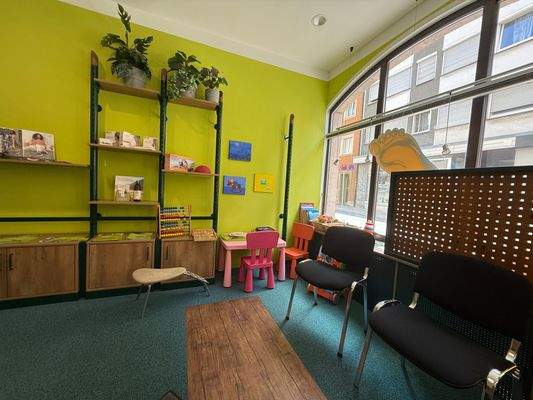 helle Schaufensterflächen, gute Sichtbarkeit