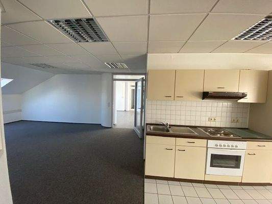 Küchenbereich und Büro 1 linke Seite