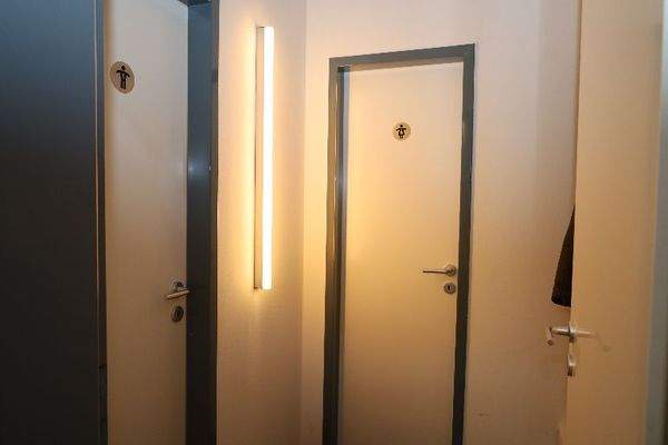 Sanitärräume und Garderobe