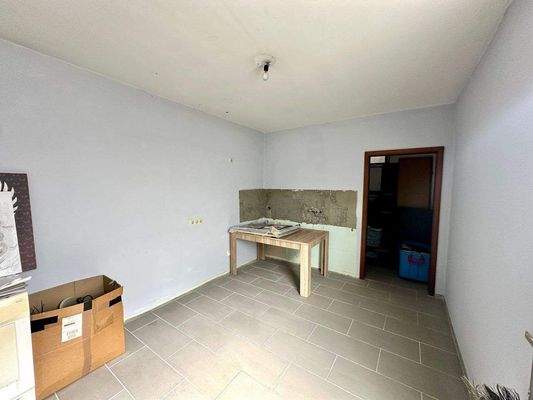 Küche Souterrain mit Abstellraum