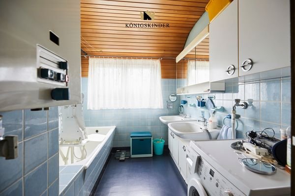 Tageslichtbad mit Badewanne
