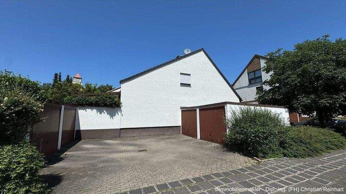 12 Garage im Garagenhof.jpeg