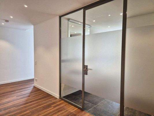 Ankleidebreich mit Zugang Masterbad.jpg