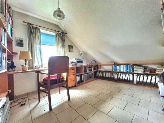 Auch ein Arbeitszimmer findet noch Platz