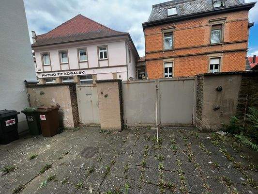 Einfahrtstor zum Innenhof