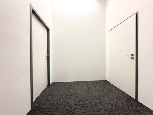 Vorraum verbindet beide Räume