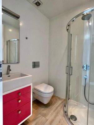 Einzigartige Villa am Meer mit Innenpool, Gärten und Gästehaus