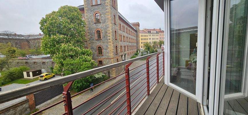 straßenseitiger Balkon