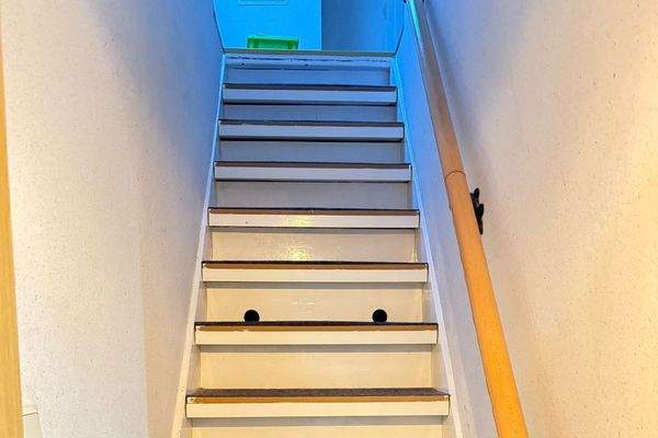 Treppenaufgang zum ausgebauten Dachboden (1.OG lin