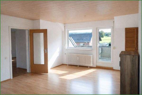 Wohnzimmer mit Balkon