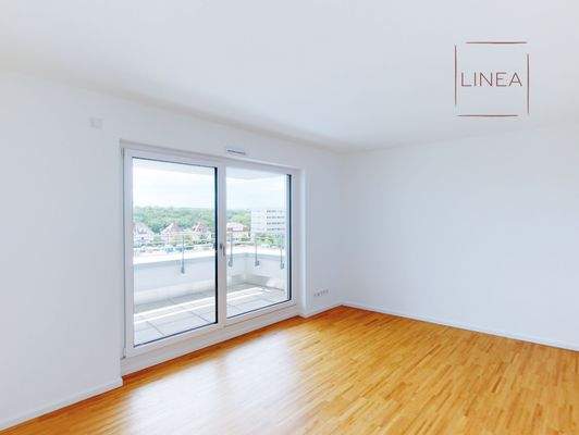 Schlafzimmer mit Zugang zur Loggia (1)